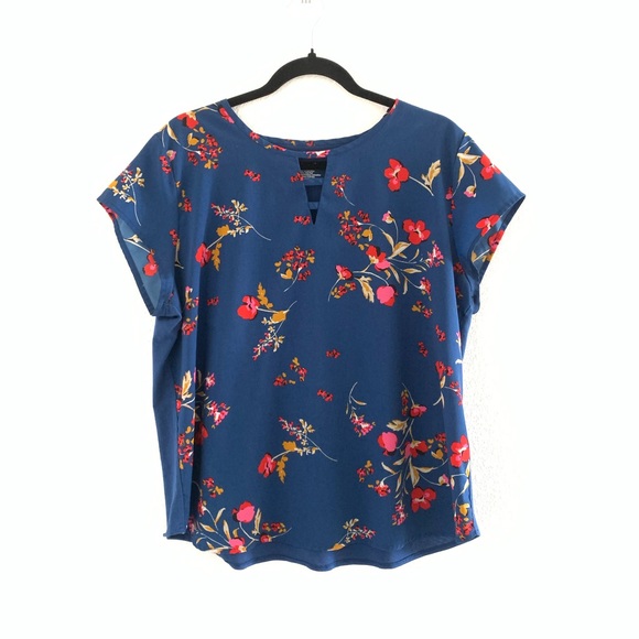 Van Heusen Tops - VAN HEUSEN Floral Short Sleeve Top